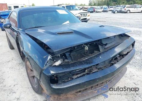 2018 Dodge Challenger Sxt z USA, uszkodzony, nr VIN 2C3CDZAGXJH242121